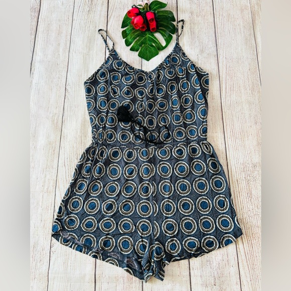H&M Women’s Blue Printed Tasseled Spaghetti Strap V-Neck Short Romper - Picture 3 of 7